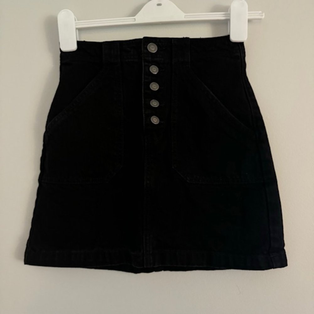 Hollister Women's Ultra High Rise Button Fly Black Demin Skirt Size 0